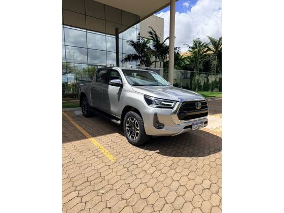 TOYOTA HILUX 2.8 D-4D TURBO DIESEL CD SRX 4X4 AUTOMÁTICO